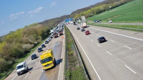 Hochspannungskabel stürzt auf A7