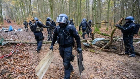 Gestell eingestürzt: Polizei vermutet Angriff