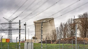 Rückbau von Atomkraftwerk: Erster Kühlturm von Biblis geht ferngesteuert zu Boden
