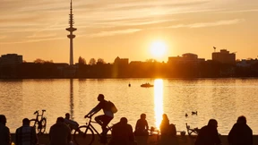 Hamburg verhängt nächtliche Ausgangssperre