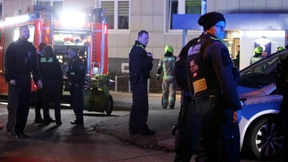 Frau liegt tot in Wohnung – Kettensäge am Tatort gefunden