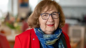 Sie ist das Gesicht der „Omas gegen Rechts“