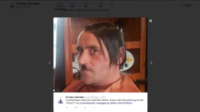 Pegida-Gründer spielt Hitler