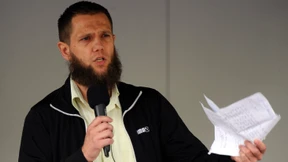 Geballte Aufmerksamkeit für einen Selbstdarsteller