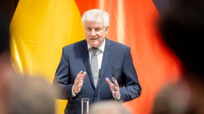 Seehofer will Kampf gegen Rechts verstärken