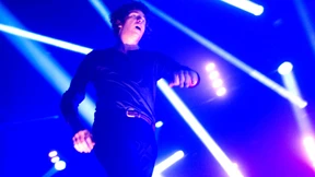 Vier kleine Beatles am Lagerfeuer