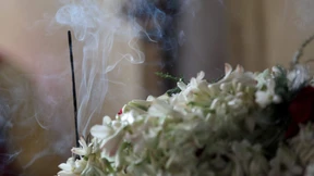 Für tot erklärter 102-Jähriger macht Party vor Behörde