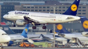 3000 Passagiere stranden wegen Unwetters am Flughafen