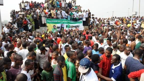 Millionen streiken gegen Benzinpreiserhöhung