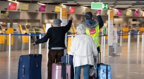 Scharen genervter Passagiere