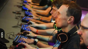 Stundenlang Schlange stehen für die Spielelust