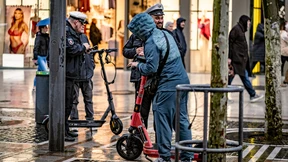 Absteigen, bitte: Frankfurt verschärft E-Scooter-Kontrollen