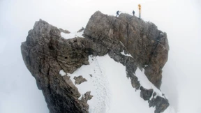 Chinesin stürzt 500 Meter in den Tod