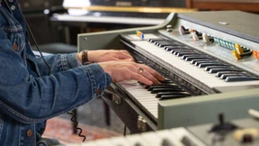 Künstliche Klänge: Wie KI die Musikproduktion revolutioniert