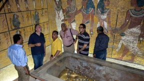 König Tut bittet um Geduld