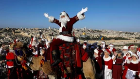 Touristen feiern orthodoxes Weihnachtsfest