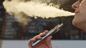 Darf ich meine E-Zigarette auch im Büro paffen?