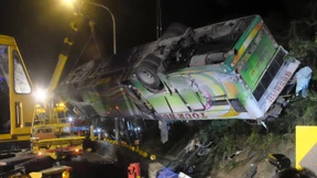 Mindestens 28 Tote bei Reisebus-Unglück