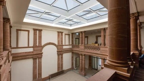 Versteckte Brunnen und Munition in der Decke