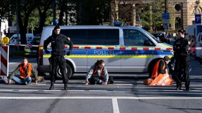 Querkleber, geht doch nach drüben!