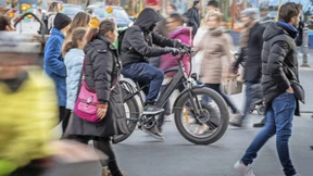 Ärger über E-Scooter und Fahrräder auf der Zeil