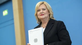 Wehrbeauftragte schlägt Alarm