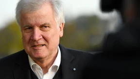Seehofer: „Trommelfeuer gegen mich ist schädlich“