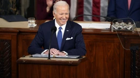 Bidens gezielte kleine Hiebe