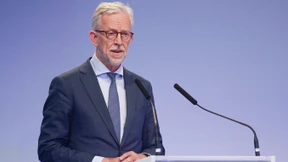 Aktionäre strafen Geschäftsführung und Aufsichtsratschef der DWS ab