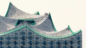Die Fassade der Elbphilharmonie ist fertig