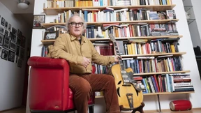 Neue Instrumente? Am besten zerkratzen und mit Kaffee übergießen!