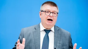 Verfassungsschutz gibt Stillhaltezusage während AfD-Wahlversammlung