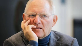 Schäuble kritisiert VW-Manager wegen Boni