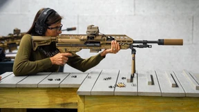 So nutzen er­folgreiche Frauen am rechten Rand ihre Weiblichkeit