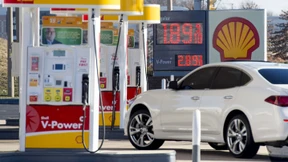 Paketstation neben der Zapfsäule