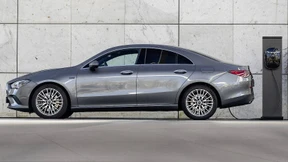 Schönling mit Verbindungen