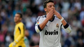 Özil glänzt bei Real - Barcelona mit Mühe