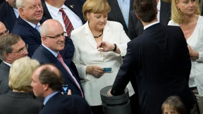 Bundestag und Bundesrat billigen Fiskalpakt und ESM