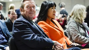 Schröder bei Empfang in russischer Botschaft