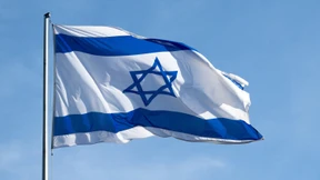 Israel-Flagge abgerissen und zugeschlagen
