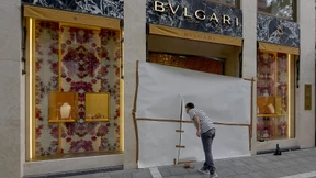 Diebe rasen mit Auto in Juweliergeschäft