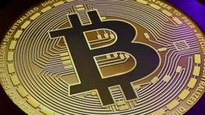 Bitcoin steigt über 100.000 US-Dollar