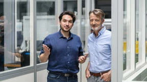 Deutsche Betriebe halten in der Krise an Personal fest