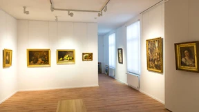 Große Formate an hellen Wänden