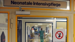 Spezialisten suchen nach Herkunft des Erregers 