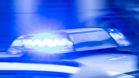 Mann greift Gruppe mit Kettensäge an – weil sie ihm keine Zigarette geben wollten