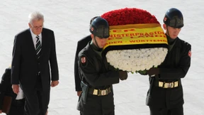 Sprung über den Gartenzaun