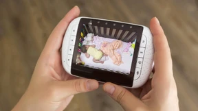 Warum immer mehr Eltern ihre Babys überwachen