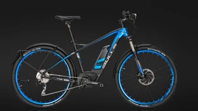 SUV des radelnden Landmanns