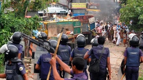 Blutige Straßenschlachten erschüttern Bangladesch 